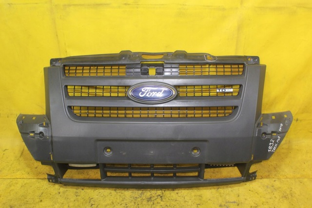 Центр переднього бампера 6C1117D957A FORD