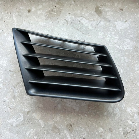 Решітка радіатора права 6L0853676 VAG