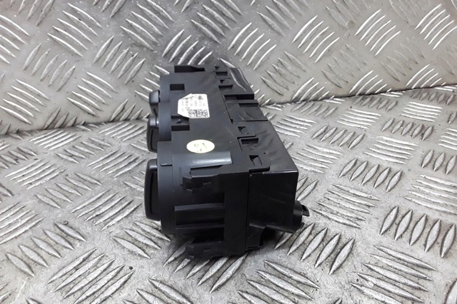 Блок управління пічкою 6V0820045C VAG