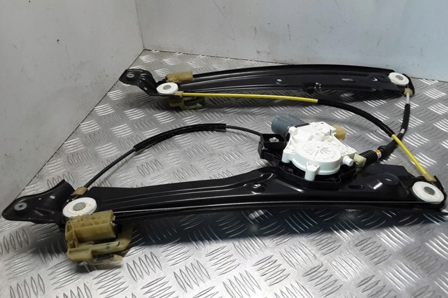 Мотор склопідйомника дверей передніх, правих 7046032 BMW