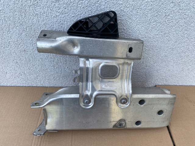 Кронштейн абсорбера переднього бампера 7266193 BMW
