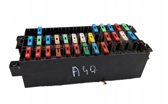 Коробка запобіжників 7703297579 RENAULT