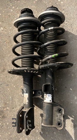 Стійка передня 7LA413031G VAG