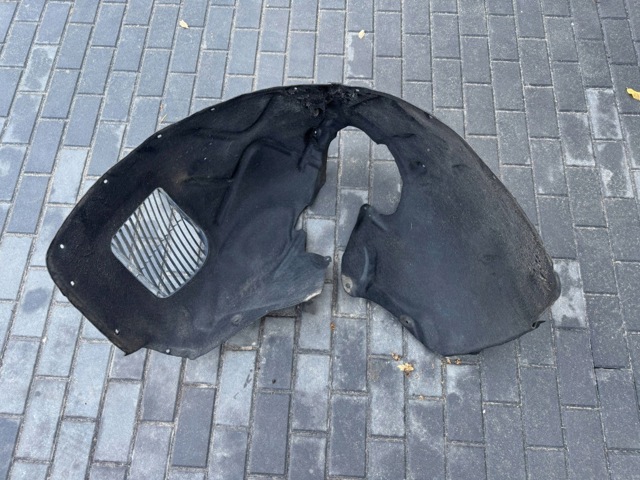 Підкрилок передній лівий 7P5809961 PORSCHE