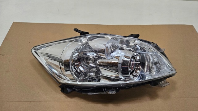 Фара основна права 8113002A40 TOYOTA