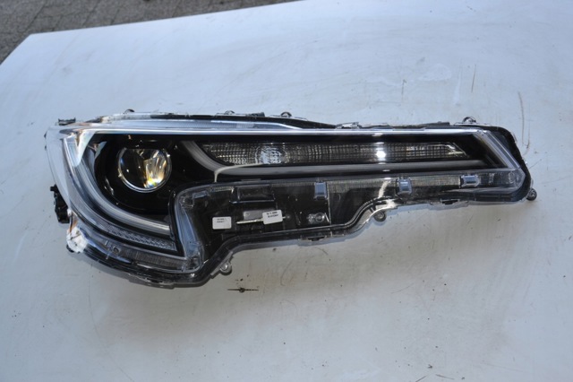 Фара комбінована, передня 8113002S70 TOYOTA