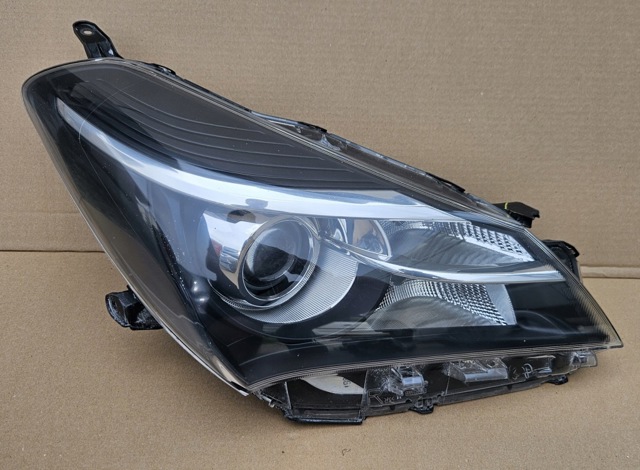 Фара передня права 811300DA30 TOYOTA