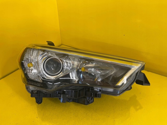 Фара правая 8113035541 TOYOTA