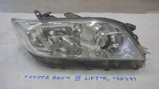 Фара передня права 8113042501 TOYOTA