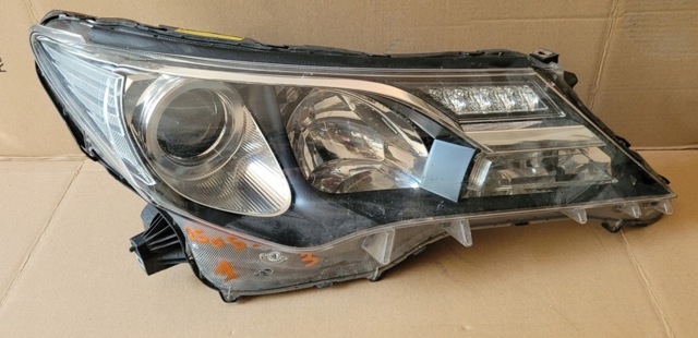 Права блок фара 8113042562 TOYOTA