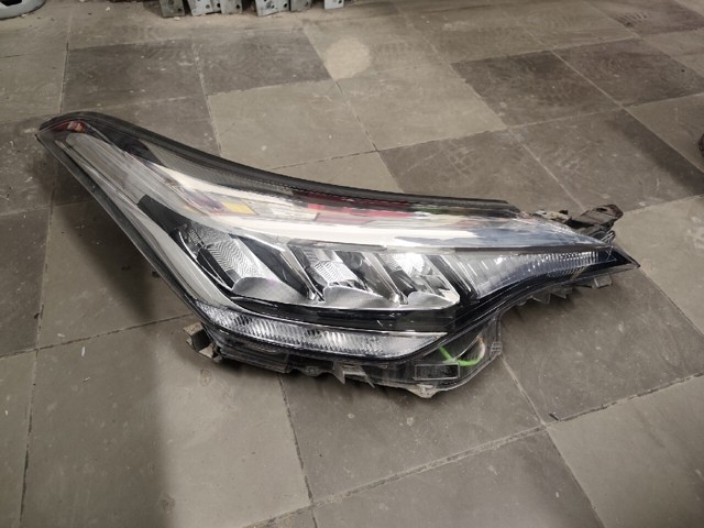 Основна фара - вставка 81130F4180 TOYOTA