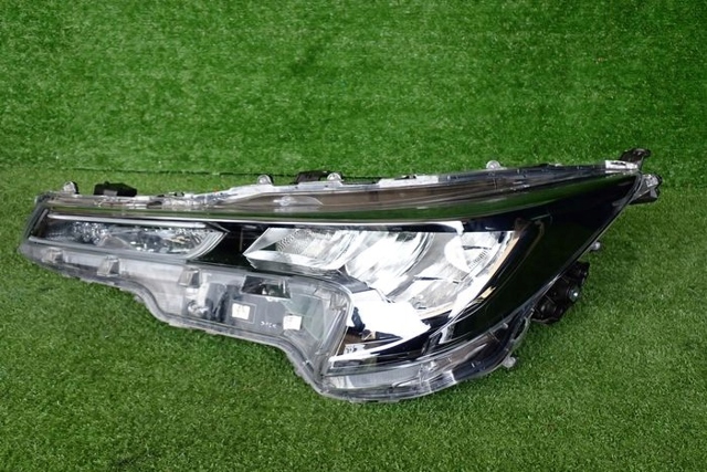 Фара основна ліва 8115002S60 TOYOTA