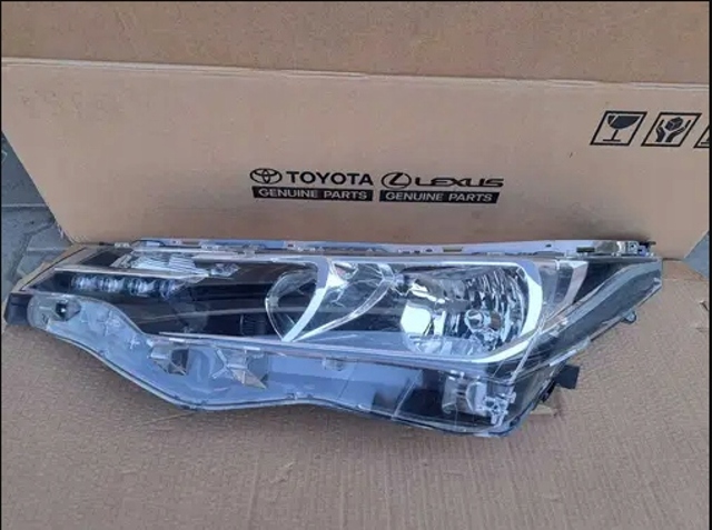 Фара дальнього світла в зборі 8117002L50 TOYOTA