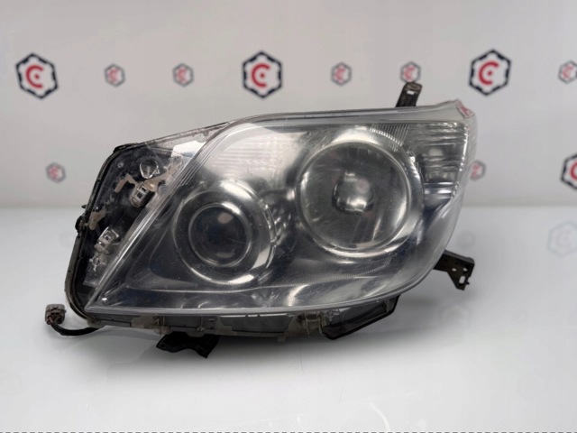 Фара ліва передня 8117060E00 TOYOTA
