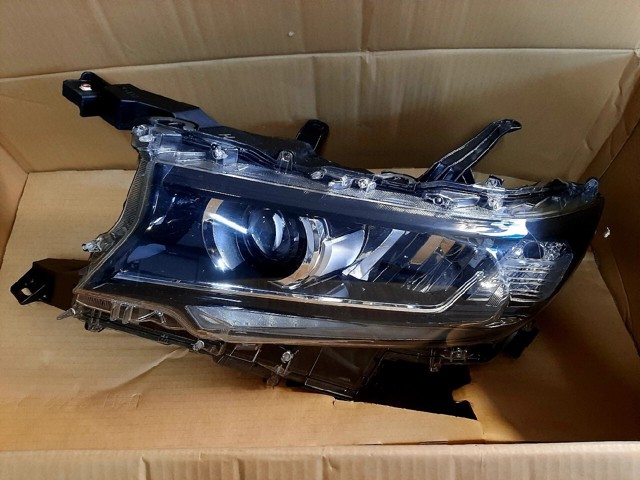 Фари 8118560N20 TOYOTA