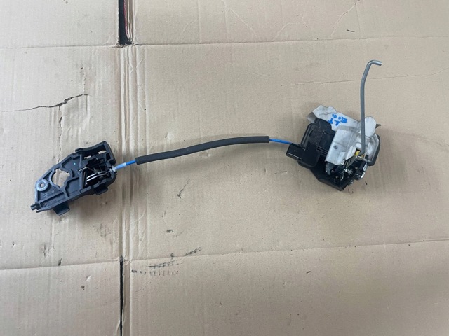 Замок задніх дверей, лівих 814111W010 HYUNDAI