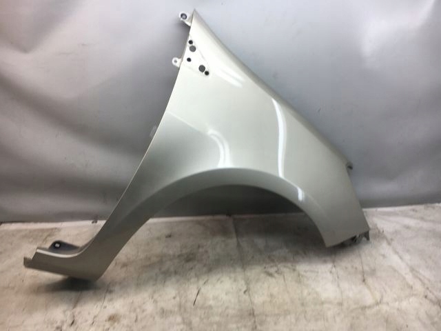 Переднє праве крило 8200256118 RENAULT