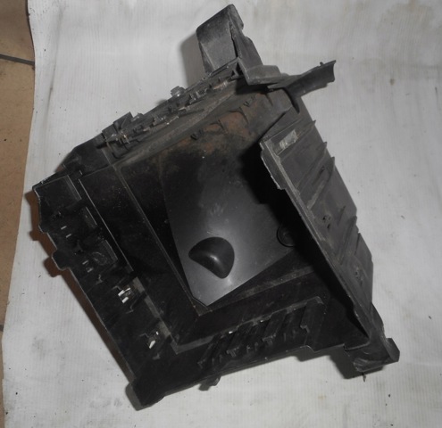 Корпус блоку запобіжників 8200490001 RENAULT
