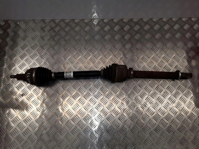 Привід передній правий 8200786810 RENAULT