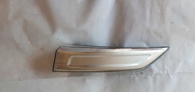 Поворотник лівий 82151157 VOLVO