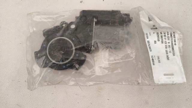 Мотор склопідйомника дверей передніх, лівих 824501H010 HYUNDAI
