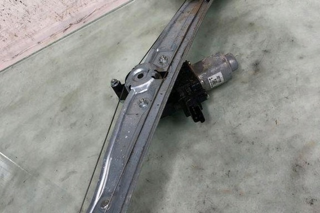 Мотор склопідйомника водійських дверей 82450N7010 HYUNDAI