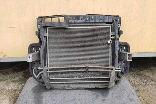 Радіатор двигуна 8603770 VOLVO