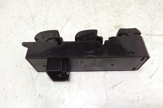 Кнопки переднього лівого склопід'ємника 8608A187 MITSUBISHI