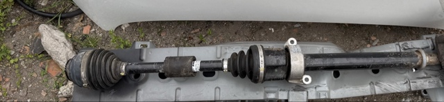 Привід передній правий 8681524 BMW