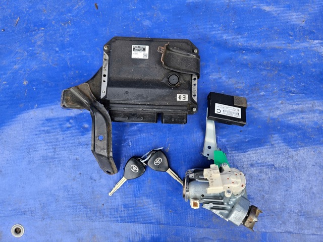 Блок двигуна 8966142C11 TOYOTA