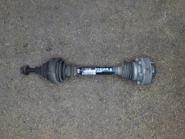 Привід передній лівий 8J0407271AA VAG