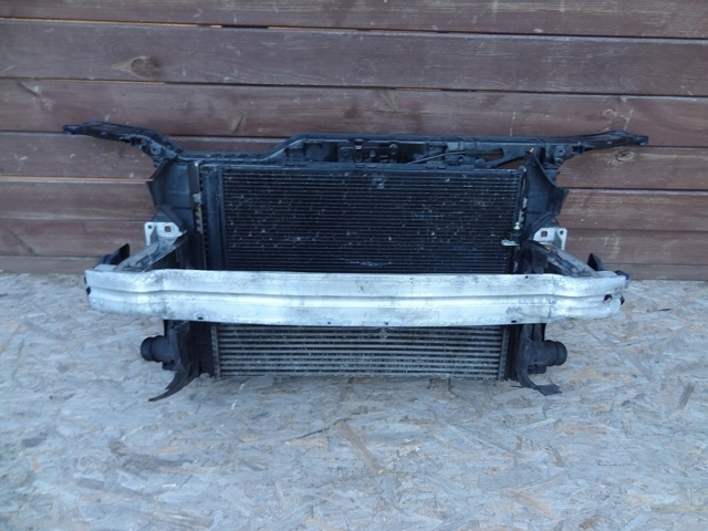 Кронштейн підсилювача переднього бампера 8K0807134C VAG