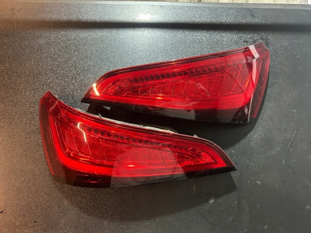 Задні ліхтарі 8R0945094D VAG
