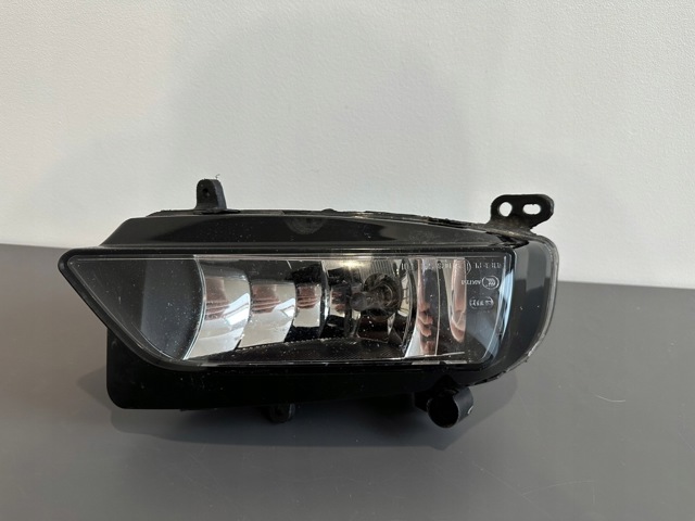 Фара протитуманна, права 8T0941700G VAG