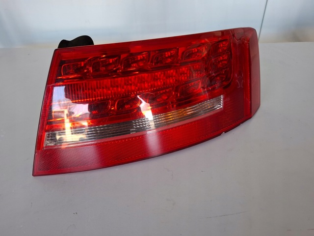 Ліхтар задній правий, зовнішній 8T8945096D VAG