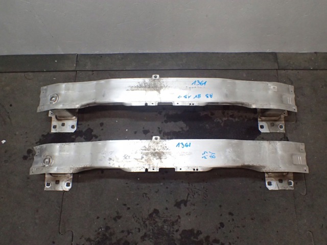 Балка бампера переднього 8V0807109B VAG