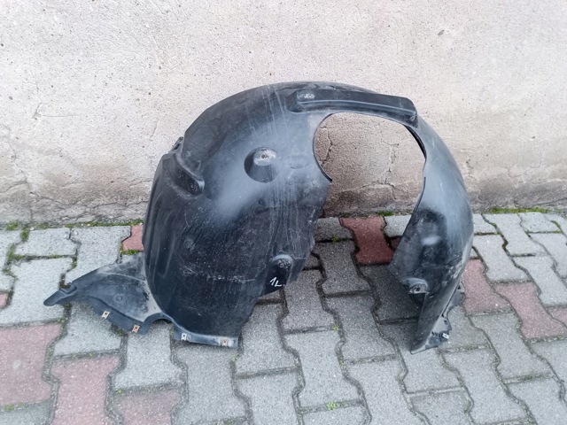 Підкрилки передні праві 8V0821172 VAG