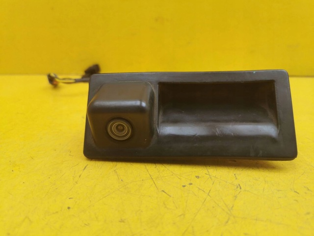 Ручка 3-х (5-х) дверей, зовнішня 8V0827566 VAG