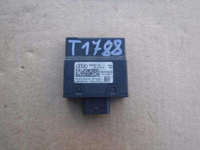 Блок керування генерацією звуку двигуна 8V0907159 VAG