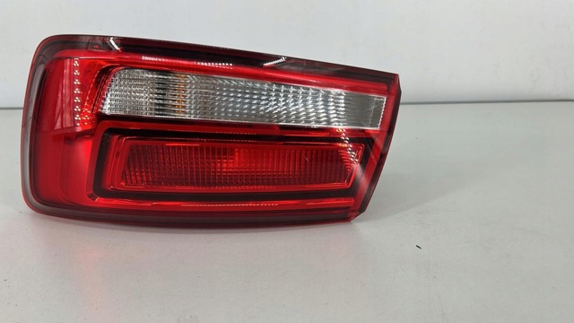 Задній правий зовнішній ліхтар 8V5945070 VAG