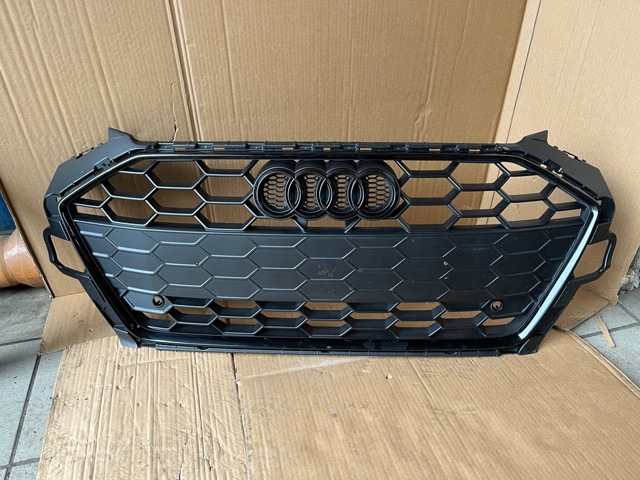Решітка радіатора 8W0853651EB VAG