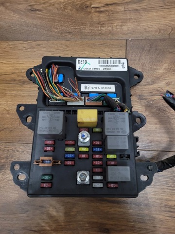 Коробка запобіжників 919502F060 HYUNDAI
