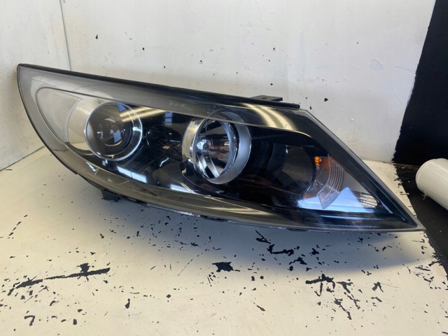 Фара передня права 921023U210 HYUNDAI