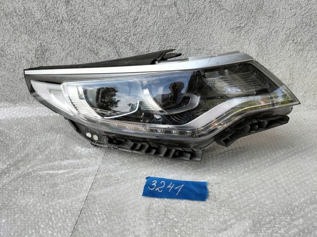 Фара комбінована, передня 92102A8300 HYUNDAI