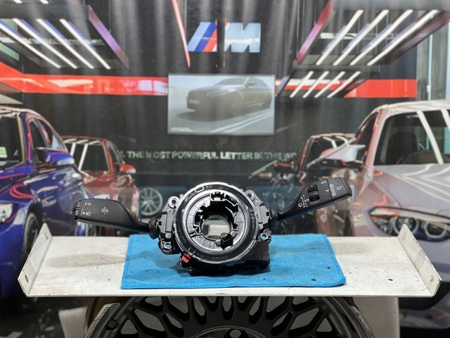 Перемикачі 9437979 BMW