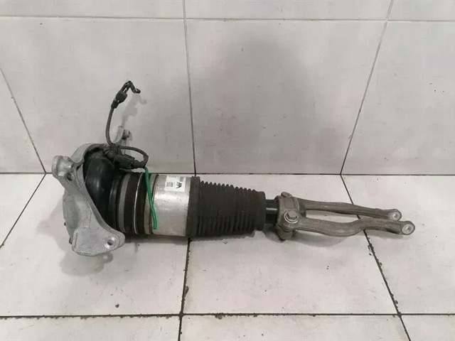 Стойка амортизатора передняя 95B616039R PORSCHE