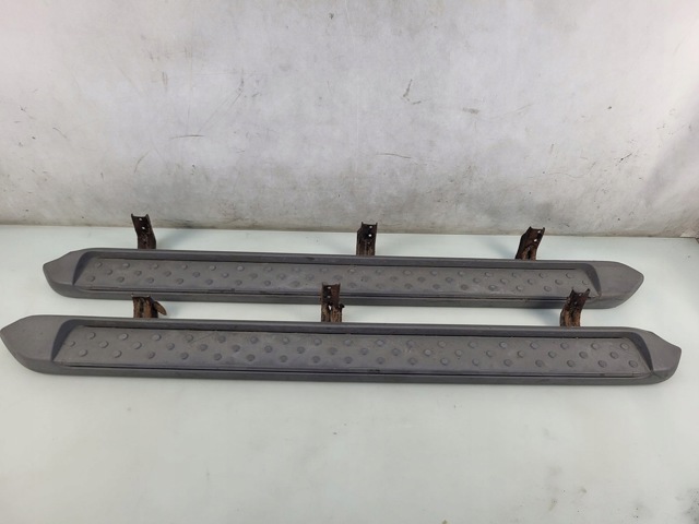 Підніжка права 96100EB50A NISSAN