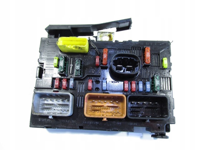 Коробка запобіжників 9661086980 PEUGEOT