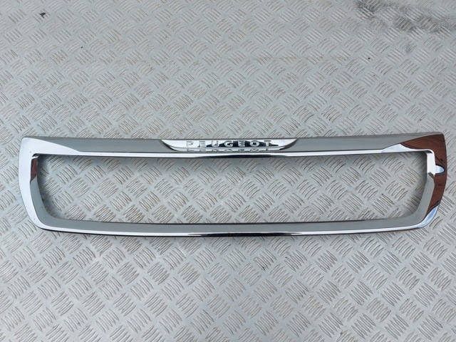 Решітка 9810964777 PEUGEOT