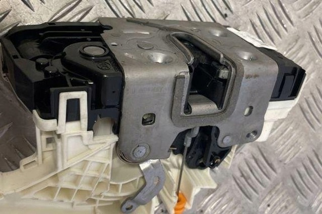 Замок задньої двері, лівої A0997202301 MERCEDES